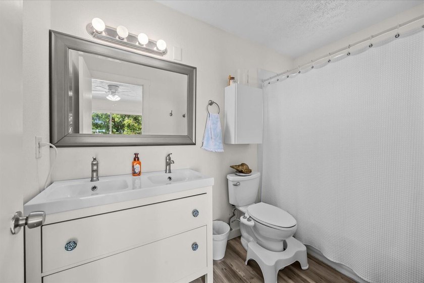 NO HOA! Move right into this beautifully updated 3-bedroom - photo 20