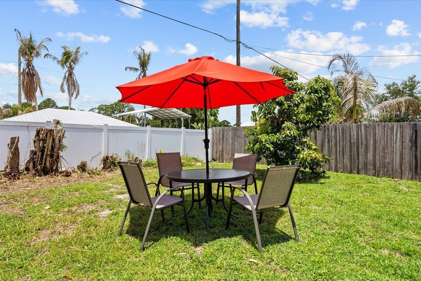 NO HOA! Move right into this beautifully updated 3-bedroom - photo 28