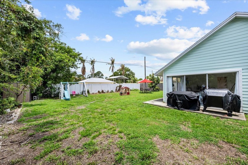 NO HOA! Move right into this beautifully updated 3-bedroom - photo 31