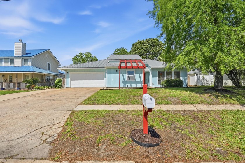 Well-maintained ranch-style home located in the heart of Destin - photo 2