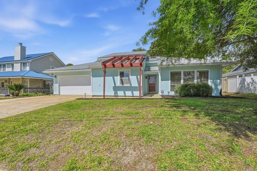 Well-maintained ranch-style home located in the heart of Destin - photo 3