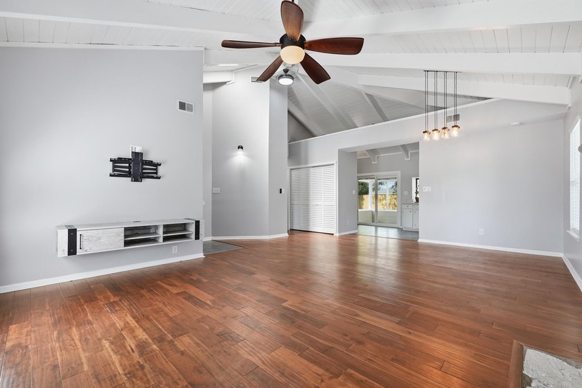 Well-maintained ranch-style home located in the heart of Destin - photo 9