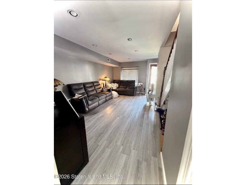 Welcome to this beautifully remodeled 2-bedroom, 1.5-bath - photo 5