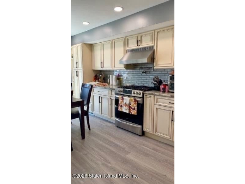 Welcome to this beautifully remodeled 2-bedroom, 1.5-bath - photo 10