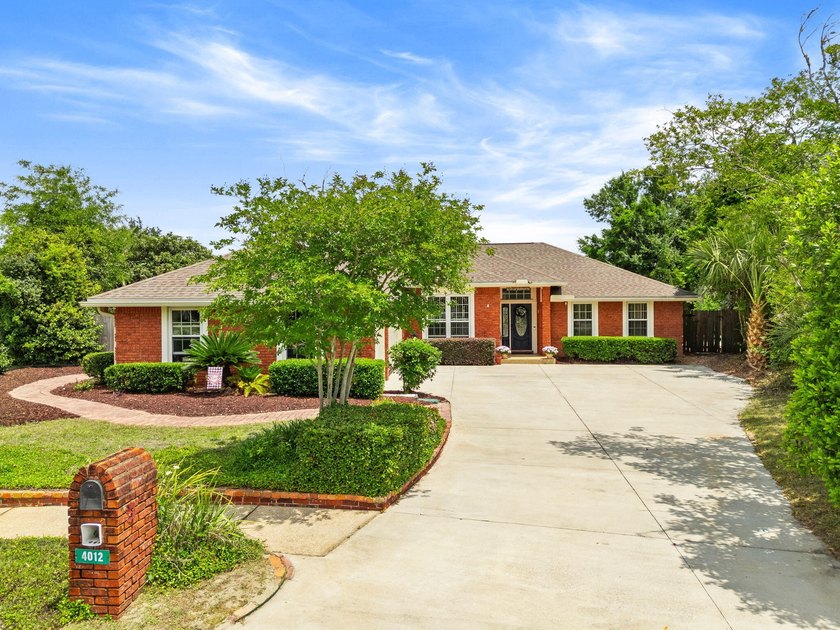 Welcome to this beautifully maintained all-brick home tucked - photo 2