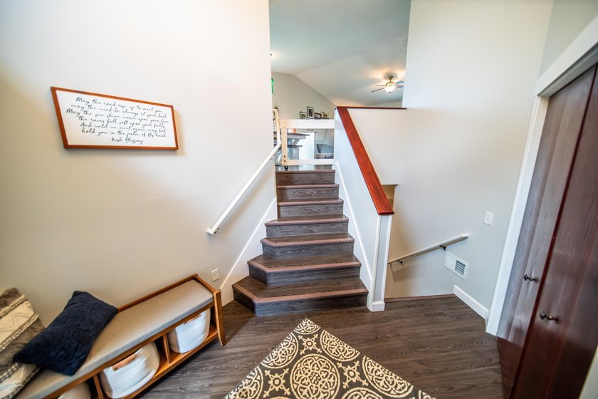Welcome home to this beautifully maintained 3-bedroom, 2-bath - photo 3