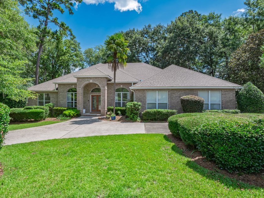 NEW ROOF with acceptable offer! Custom All-Brick Pool Home in - photo 2