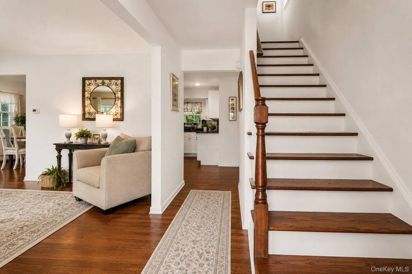 Welcome home to this beautifully maintained Colonial, perfectly - photo 3