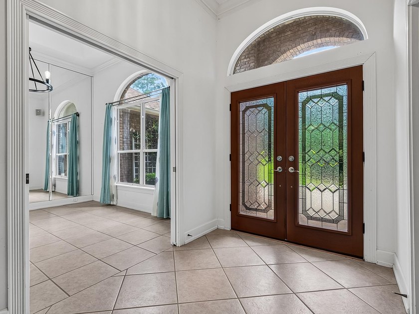 NEW ROOF with acceptable offer! Custom All-Brick Pool Home in - photo 4