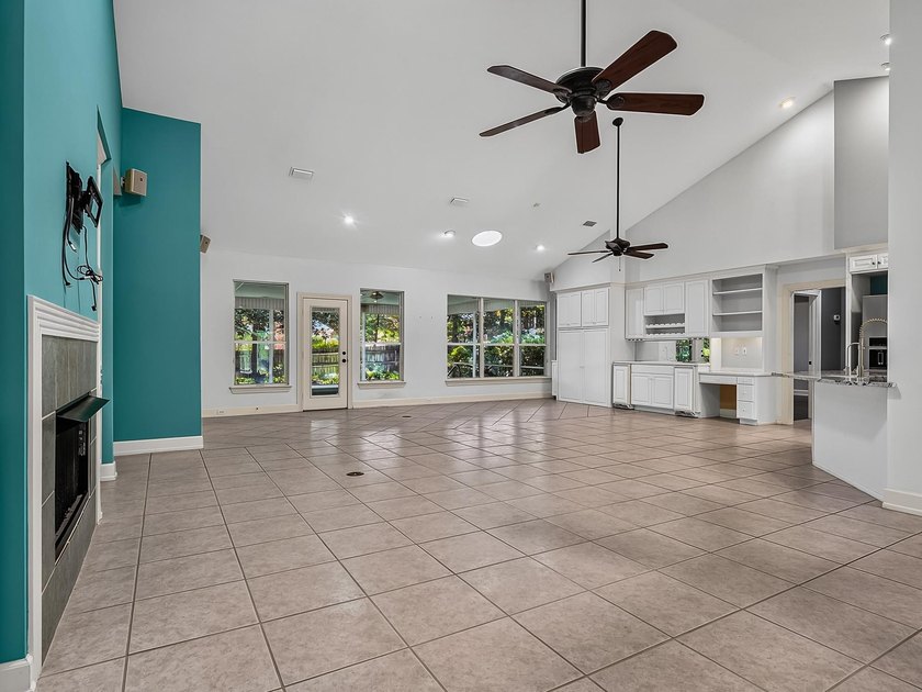 NEW ROOF with acceptable offer! Custom All-Brick Pool Home in - photo 10