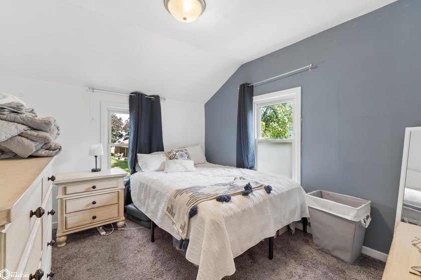 Opportunity awaits with this well-maintained duplex just moments - photo 11