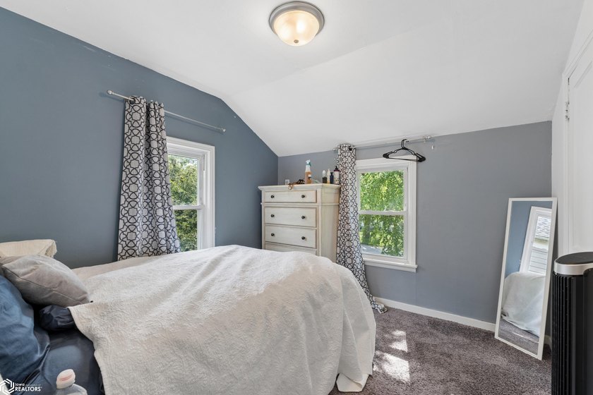 Opportunity awaits with this well-maintained duplex just moments - photo 12