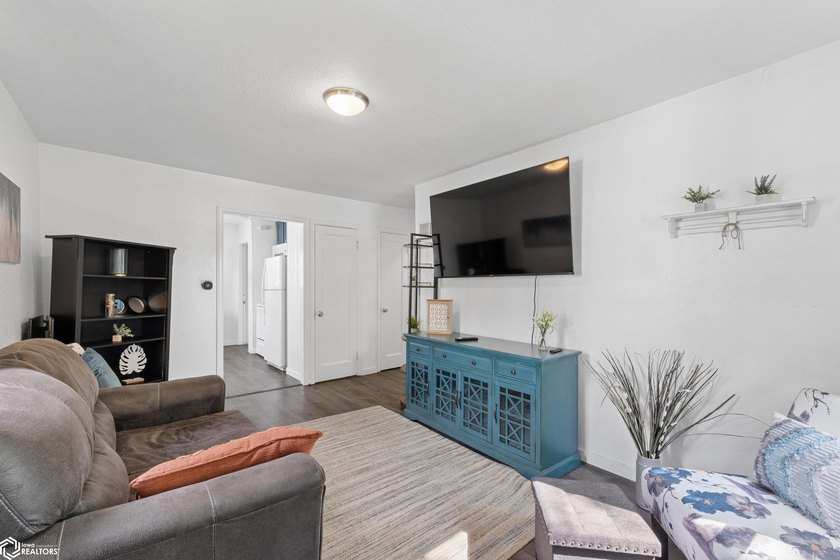 Opportunity awaits with this well-maintained duplex just moments - photo 14