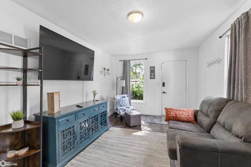 Opportunity awaits with this well-maintained duplex just moments - photo 15