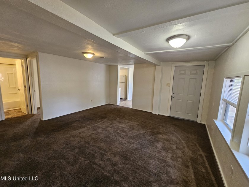 Clean and move-in ready 3-bedroom home priced below retail value - photo 18