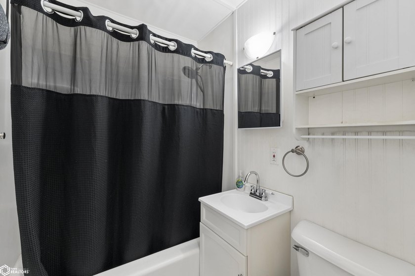 Opportunity awaits with this well-maintained duplex just moments - photo 18