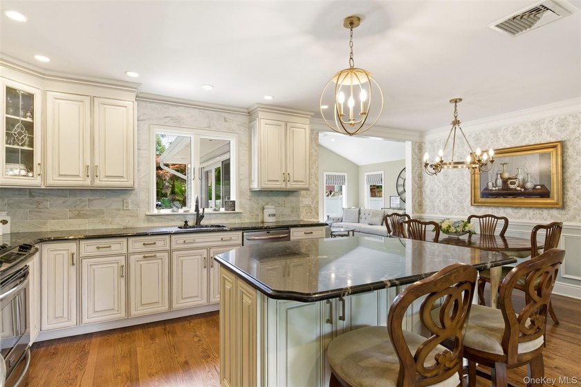 Beautifully Renovated Expanded Ranch Nested On A Quiet - photo 8