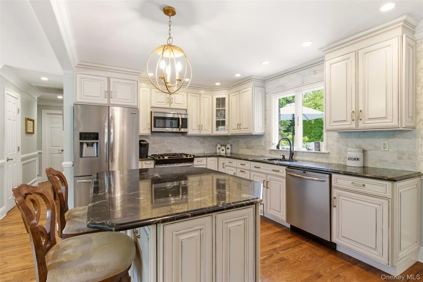 Beautifully Renovated Expanded Ranch Nested On A Quiet - photo 10