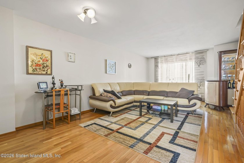 Move right into this spacious and sunny 2-bedroom, 3-level - photo 10