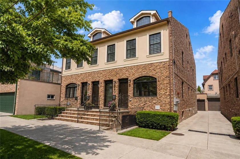 Dyker Heights-Super Rare duplex 3 bed, 3 full bath condominium - photo 2
