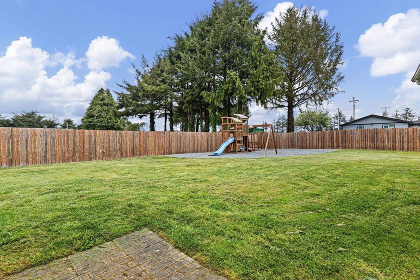 Single-story 3-bedroom, 2-bath home with a clean, modern feel - photo 42