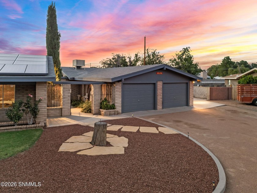 Rare find on a half-acre lot: four-car garage, heated pool, 32 - photo 5