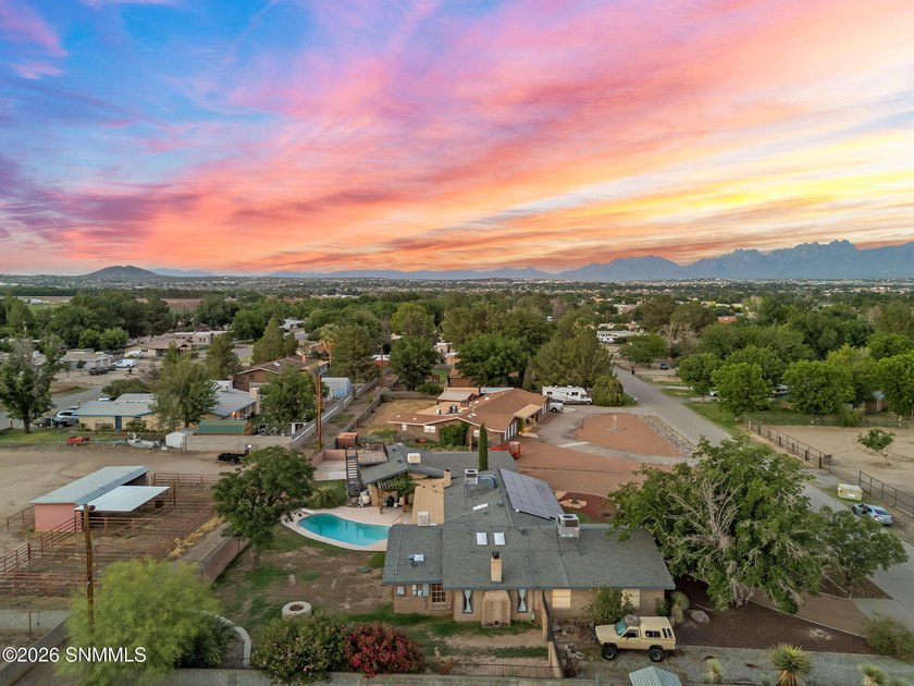 Rare find on a half-acre lot: four-car garage, heated pool, 32 - photo 10