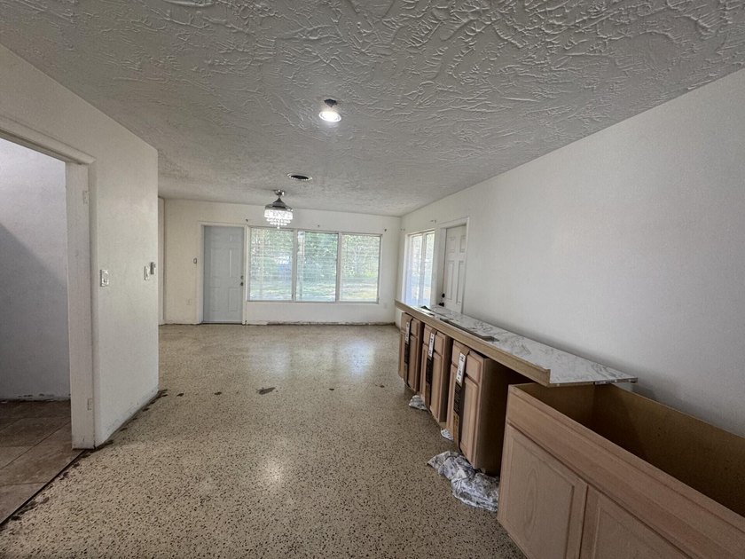 Wonderful 3/2 house, located just minutes from I-95 and Virginia - photo 3