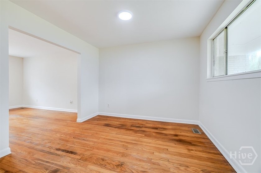 This beautifully renovated 2-bedroom, 1 bath bungalow is full of - photo 11