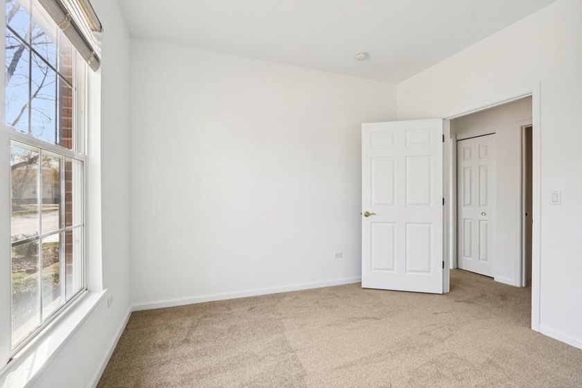 Welcome to 13322 S Bayberry Lane, a comfortable and - photo 21