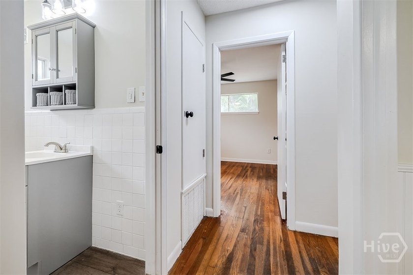 This beautifully renovated 2-bedroom, 1 bath bungalow is full of - photo 22