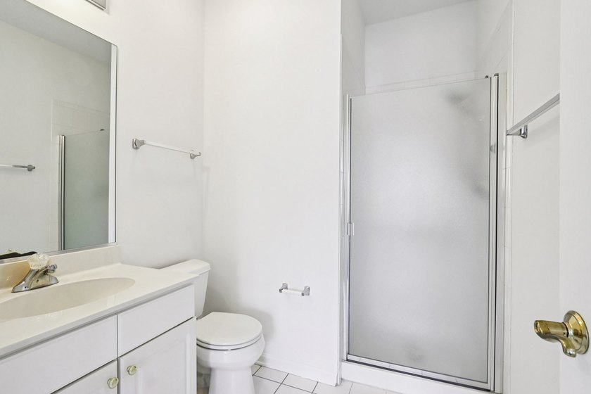Welcome to 13322 S Bayberry Lane, a comfortable and - photo 22