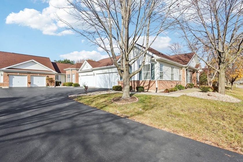 Welcome to 13322 S Bayberry Lane, a comfortable and - photo 29