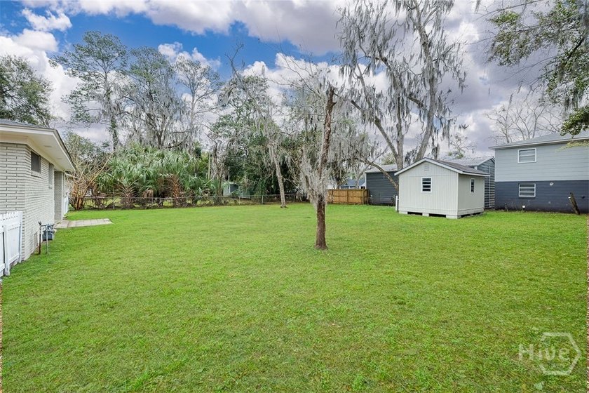 This beautifully renovated 2-bedroom, 1 bath bungalow is full of - photo 33