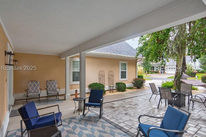 Welcome to this spacious 4br/3.5ba home located on the 4th - photo 5