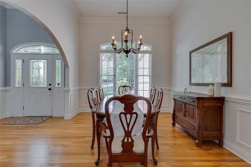Welcome home to this spacious and beautifully designed home in - photo 4