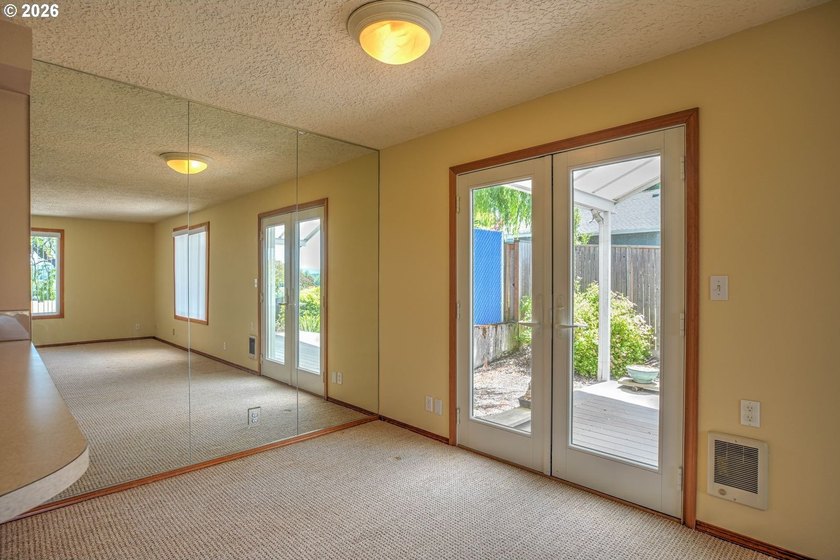 Well-maintained one-level home conveniently located in downtown - photo 12
