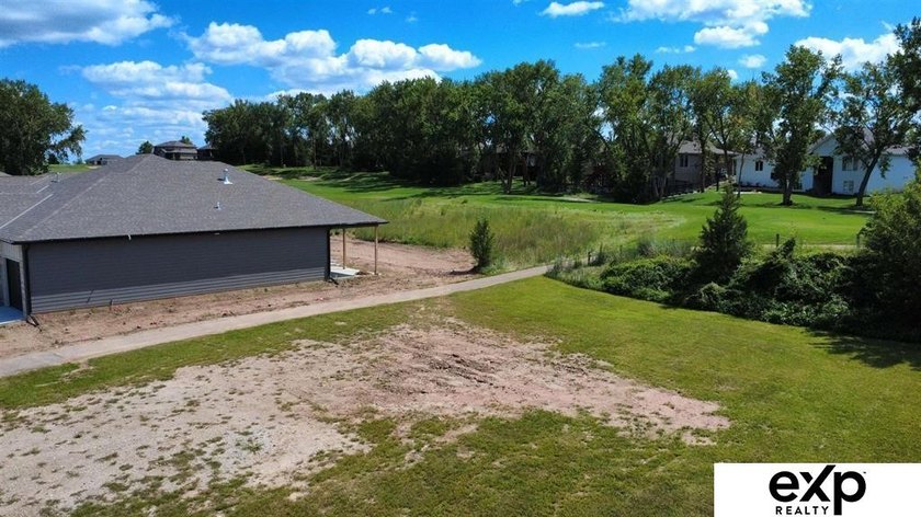 Welcome to Iron Horse-an exceptional community perfectly - photo 7