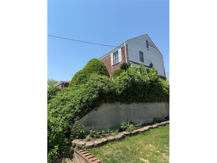 BACK ON THE MARKET...PRIMED FOR A REASONABLE OFFER! Bay Terrace - photo 3