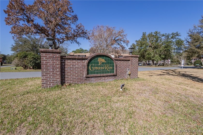 Relax and enjoy convenient living in this 2nd floor corner end - photo 33