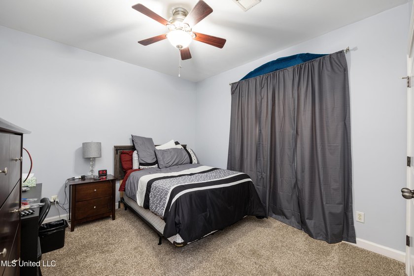 Located in a peaceful cove just minutes from Silo Square! A - photo 14