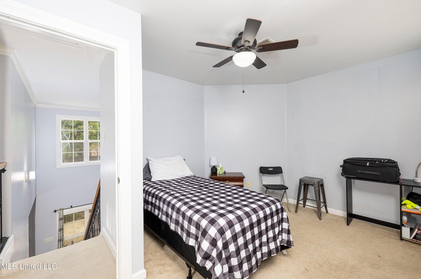 Located in a peaceful cove just minutes from Silo Square! A - photo 15