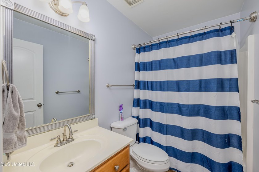 Located in a peaceful cove just minutes from Silo Square! A - photo 16