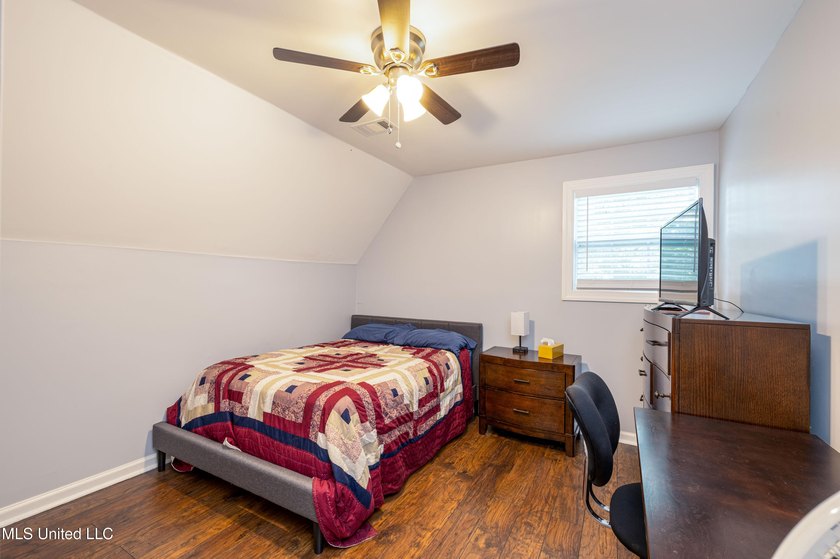 Located in a peaceful cove just minutes from Silo Square! A - photo 17