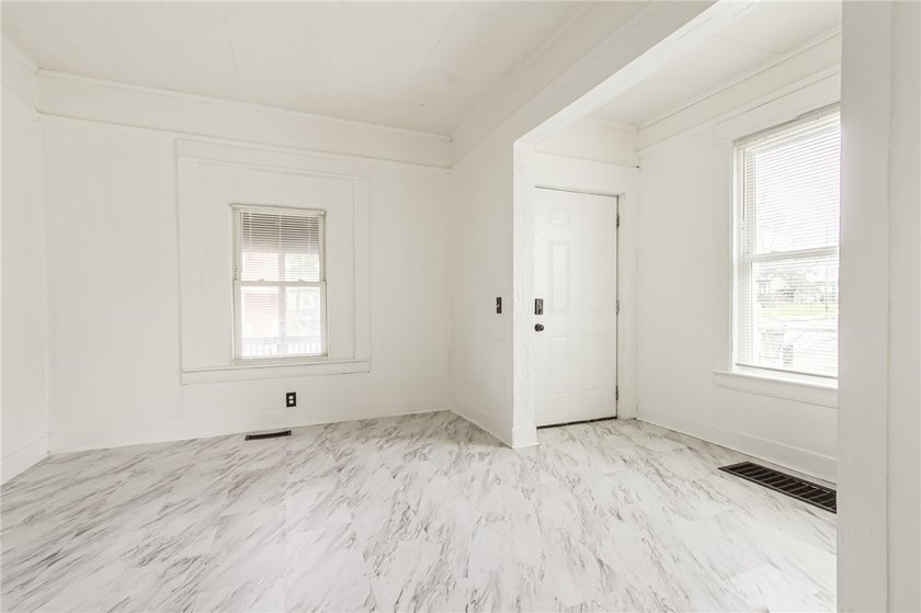 Great opportunity for both owner-occupants and investors! This - photo 27