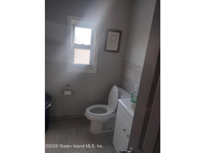 2 FAMILY END UNIT HAS A 3 BEDROOM MAIN AND A BRAND NEW STUDIO - photo 6