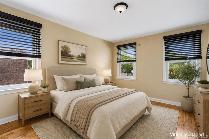 Welcome to this well-maintained semi-detached home in the heart - photo 11