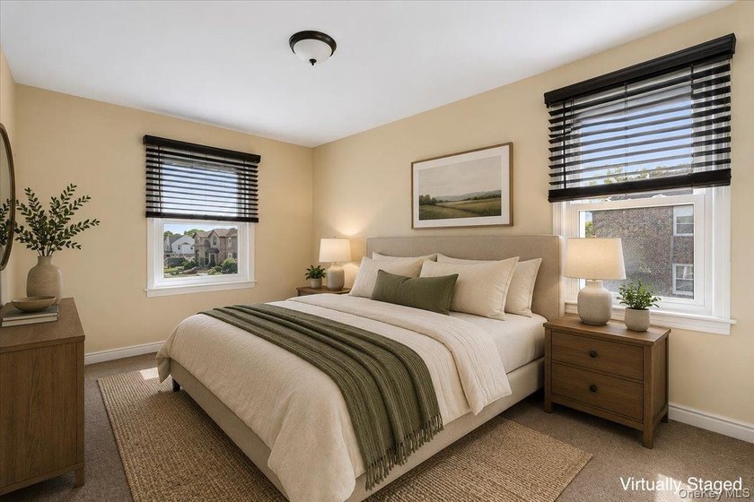 Welcome to this well-maintained semi-detached home in the heart - photo 14