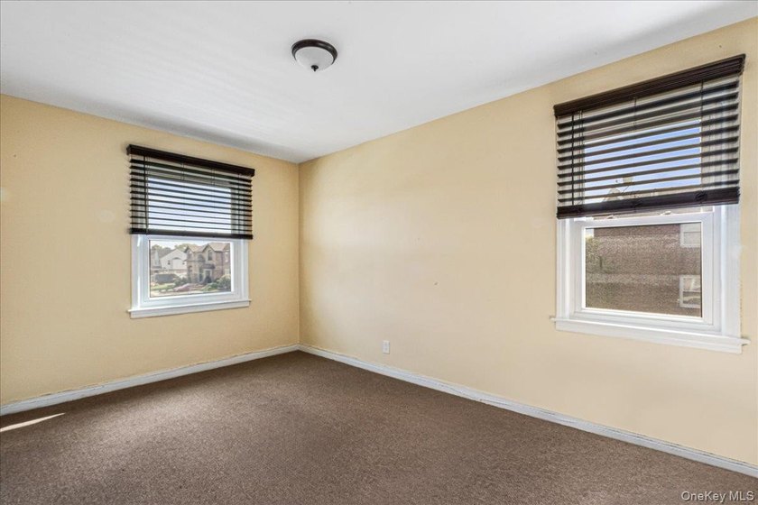 Welcome to this well-maintained semi-detached home in the heart - photo 15