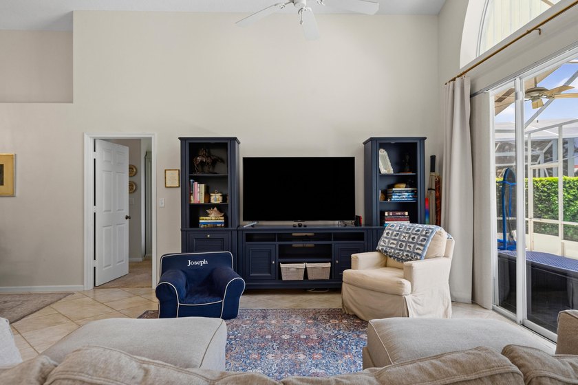 Meticulously maintained and beautifully presented, this - photo 18